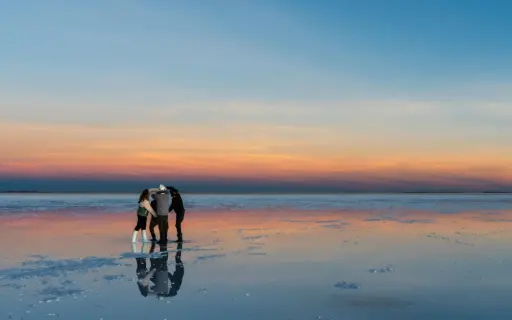 Foto de turistas en uyuni Bolivia